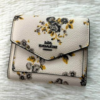 コーチ(COACH)の美品 COACH コーチ 三つ折り財布 pvc 花柄 フラワー ウォレット 白(財布)