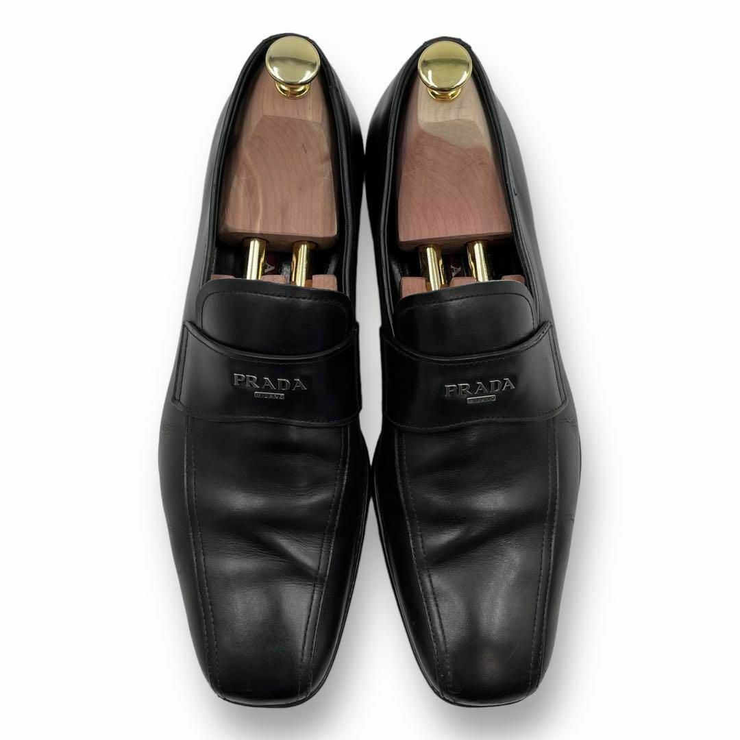 PRADA(プラダ)の良品 PRADA ローファー ハーフサドル ロゴ入り ブラック 7表記 メンズの靴/シューズ(ブーツ)の商品写真
