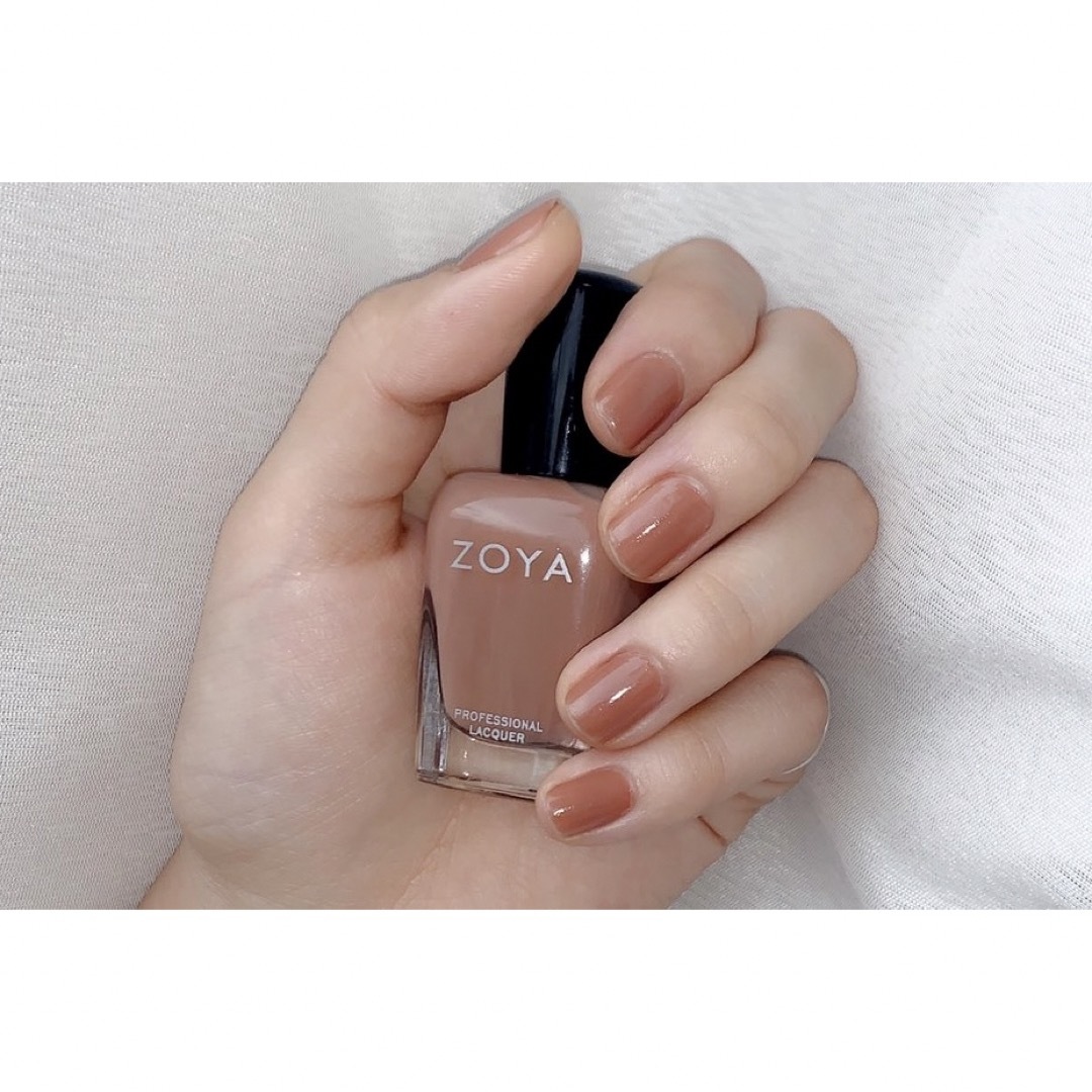 ZOYA(ゾヤ)のZOYA🍋美品　爪にやさしいネイルポリッシュ　ネイルカラー　レッドピンク系３点 コスメ/美容のネイル(マニキュア)の商品写真