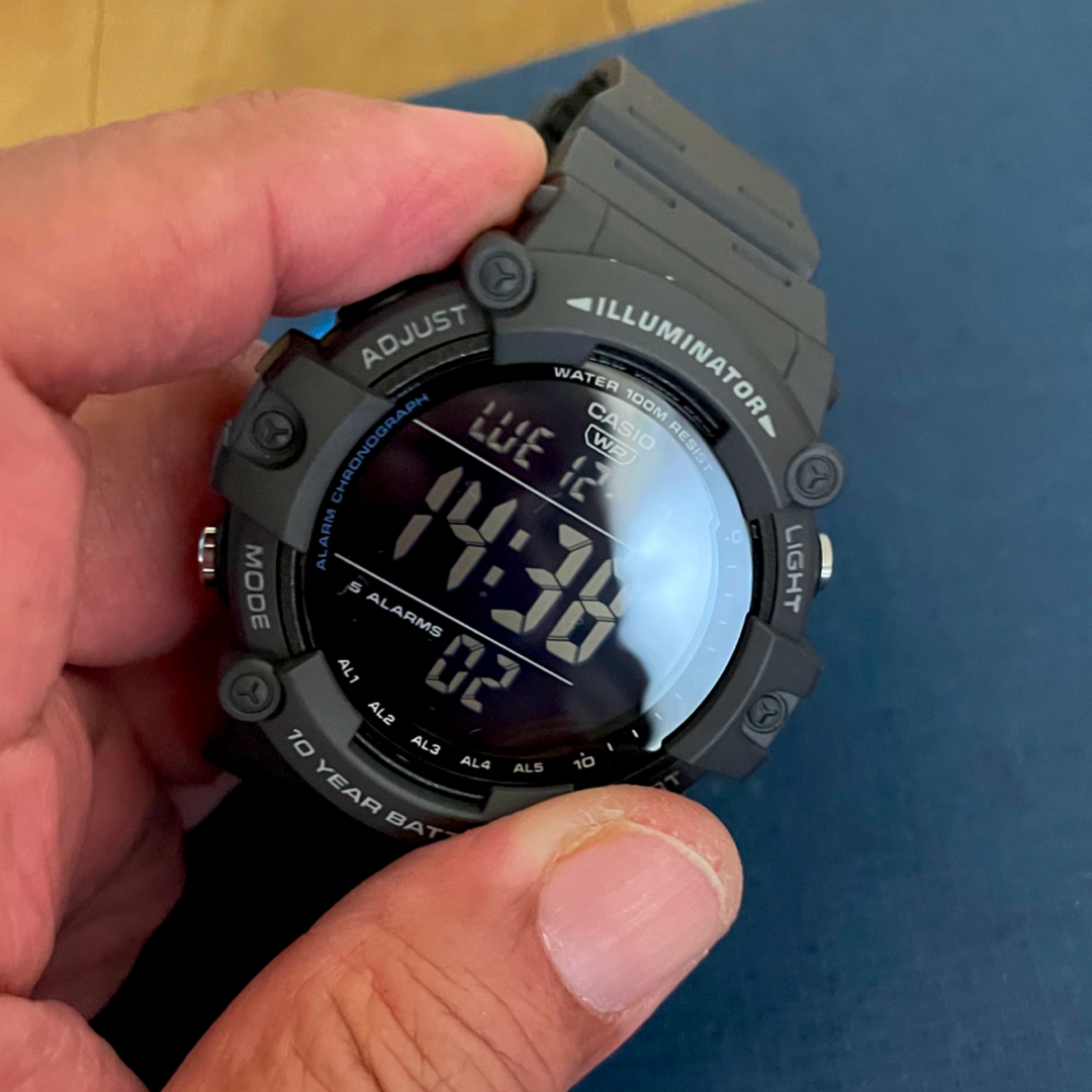 カシオ　デジタル腕時計　未使用新品　海外モデル　ビッグフェイス　プレゼント