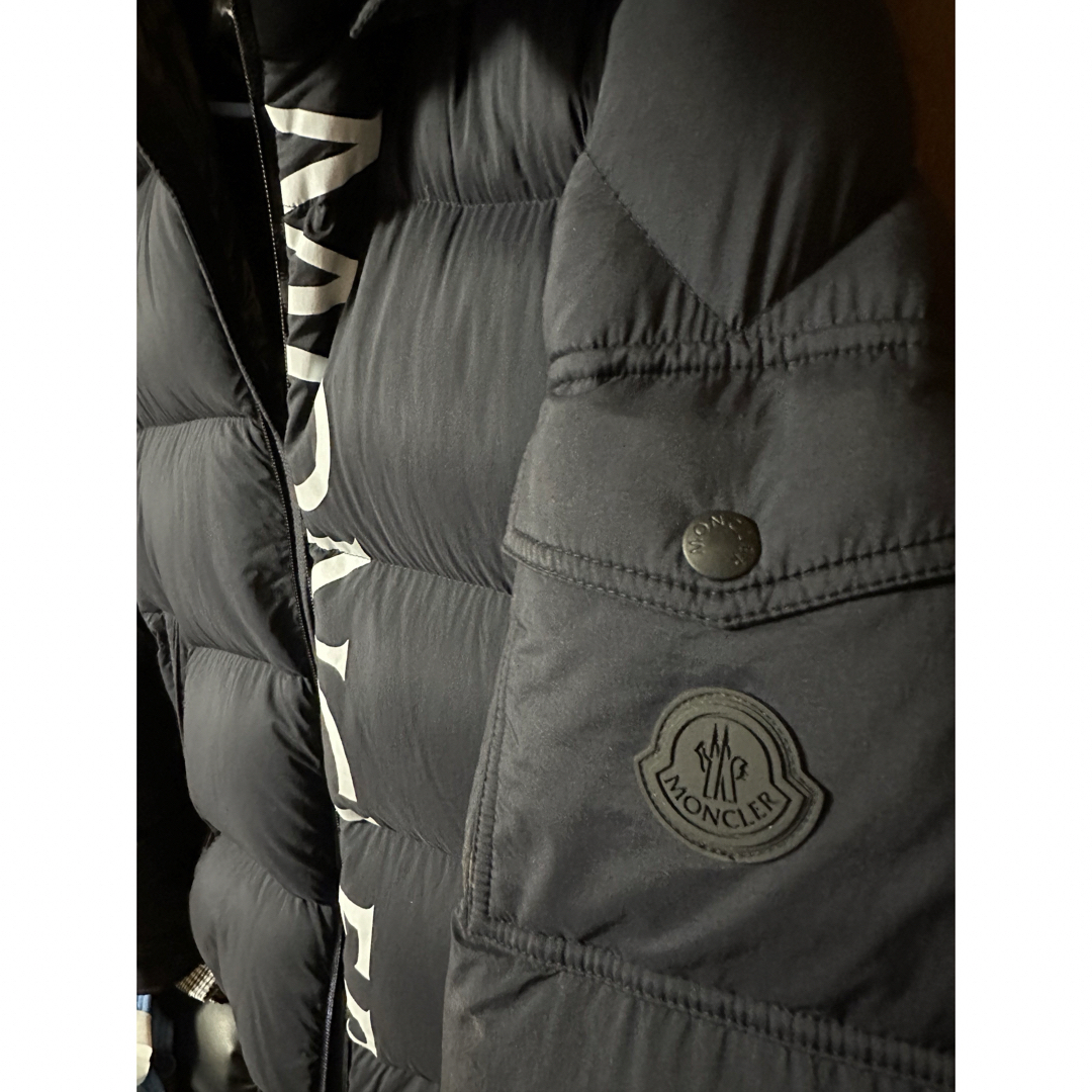 MONCLER(モンクレール)の破格！正規モンクレール　マウレス　ネイビー　メンズ メンズのジャケット/アウター(ダウンジャケット)の商品写真