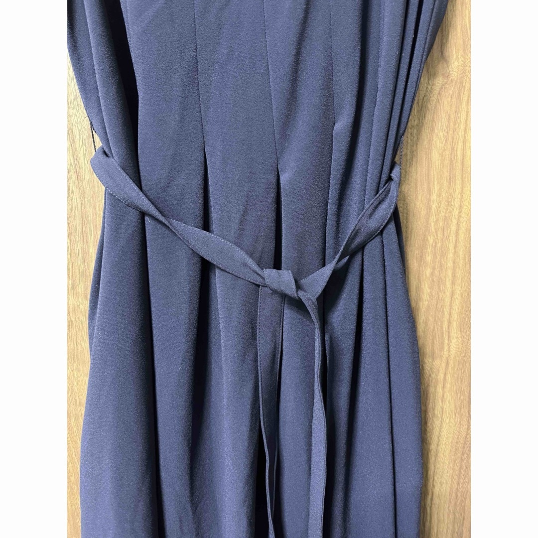 UNIQLO(ユニクロ)のユニクロノースリーブワンピース紺ネイビーリボンMスカート レディースのワンピース(ひざ丈ワンピース)の商品写真