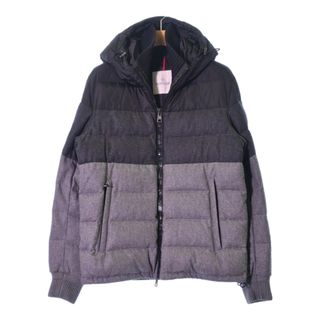 モンクレール(MONCLER)のMONCLER ダウンジャケット/ダウンベスト 3(L位) グレーx黒 【古着】【中古】(ダウンジャケット)