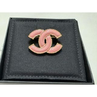 シャネル(CHANEL)のCHANEL シャネル　ブローチ　ピンク　アクセサリー　ココマーク　新品　限定(ブローチ/コサージュ)