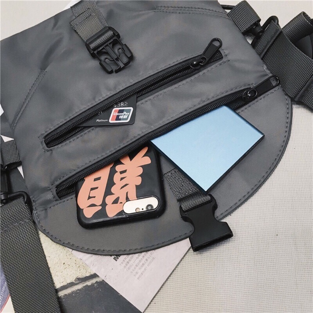 新品　ショルダーバッグ　ミニサイズ　ショルダー　斜め掛け　スマホポーチ　撥水加工 メンズのバッグ(ショルダーバッグ)の商品写真
