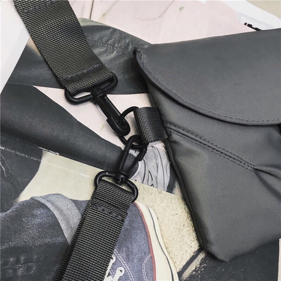 新品　ショルダーバッグ　ミニサイズ　ショルダー　斜め掛け　スマホポーチ　撥水加工 メンズのバッグ(ショルダーバッグ)の商品写真