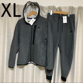 ナイキ(NIKE)のXL 【新品】NIKE シンプル　スウッシュ  セットアップ　テックフリース(パーカー)