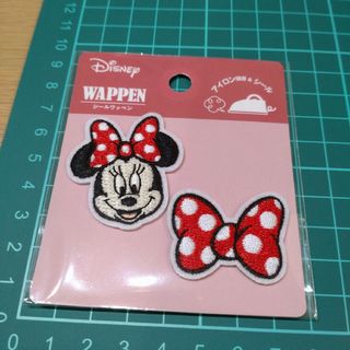 【新品】ワッペン　ミニー　リボン　ディズニー　アイロン(各種パーツ)
