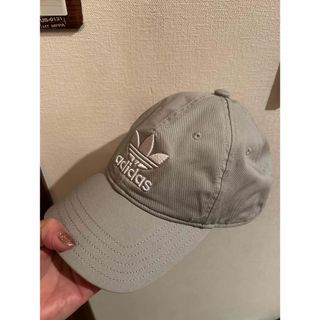 アディダス(adidas)のadidas グレーキャップ(キャップ)