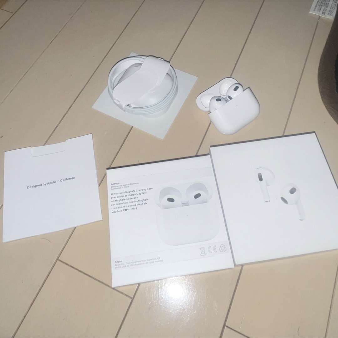 Apple(アップル)のアップル AirPods 第3世代 MME73J/A 本体 スマホ/家電/カメラのオーディオ機器(ヘッドフォン/イヤフォン)の商品写真