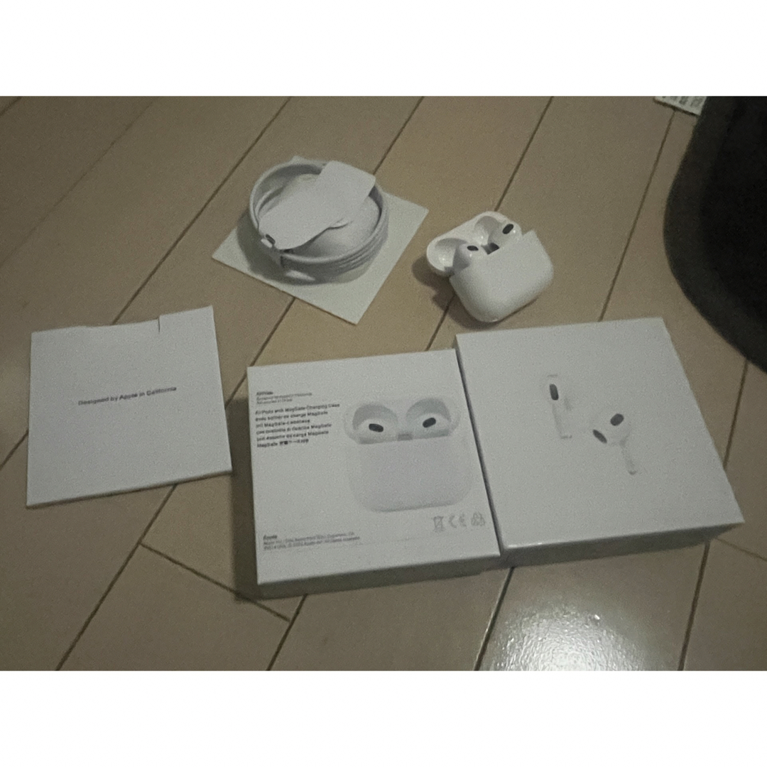 Apple(アップル)のアップル AirPods 第3世代 MME73J/A 本体 スマホ/家電/カメラのオーディオ機器(ヘッドフォン/イヤフォン)の商品写真