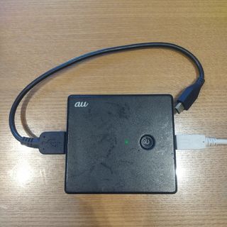 エーユー(au)のau ポータブル充電器A 商品コード R02P002L 充電式リチウムイオン(その他)