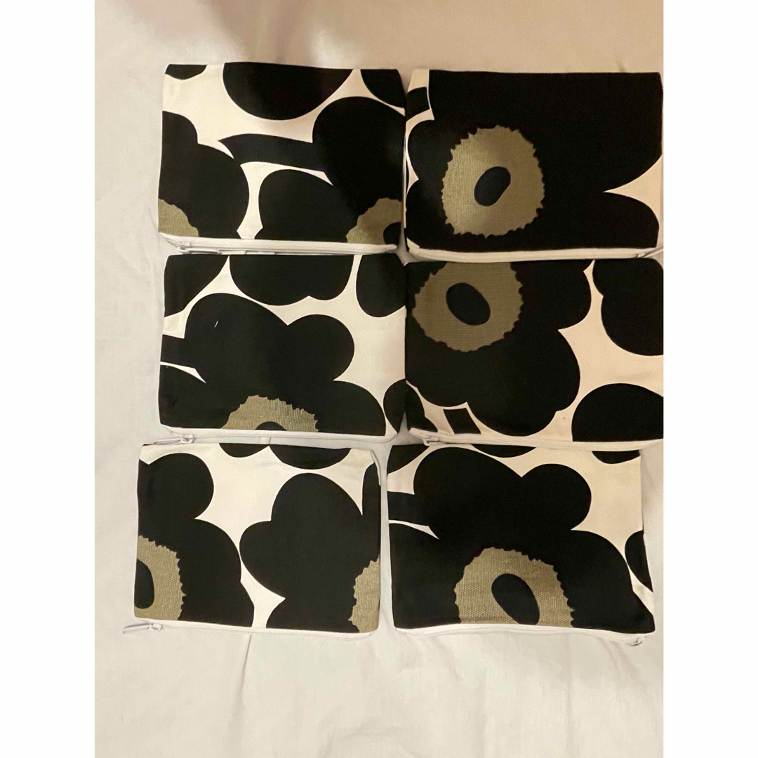 marimekko(マリメッコ)のマリメッコのメイクポーチ　marimekko赤　ピンク　紫　カーキ  ウニッコ花 レディースのファッション小物(ポーチ)の商品写真