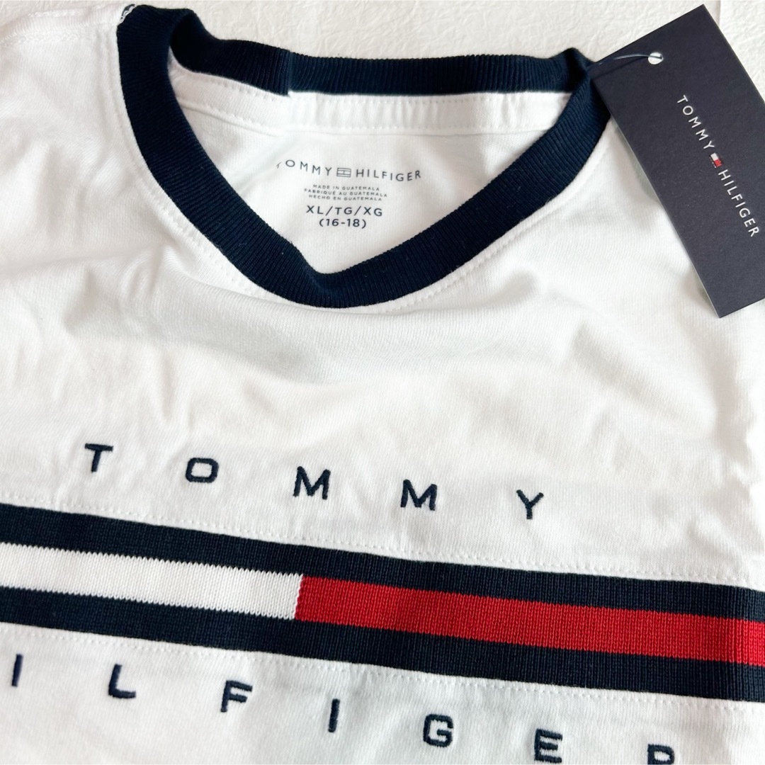 TOMMY HILFIGER(トミーヒルフィガー)のトミーヒルフィガー キッズロゴ 半袖Tシャツ (XL/16-18) キッズ/ベビー/マタニティのキッズ服男の子用(90cm~)(Tシャツ/カットソー)の商品写真