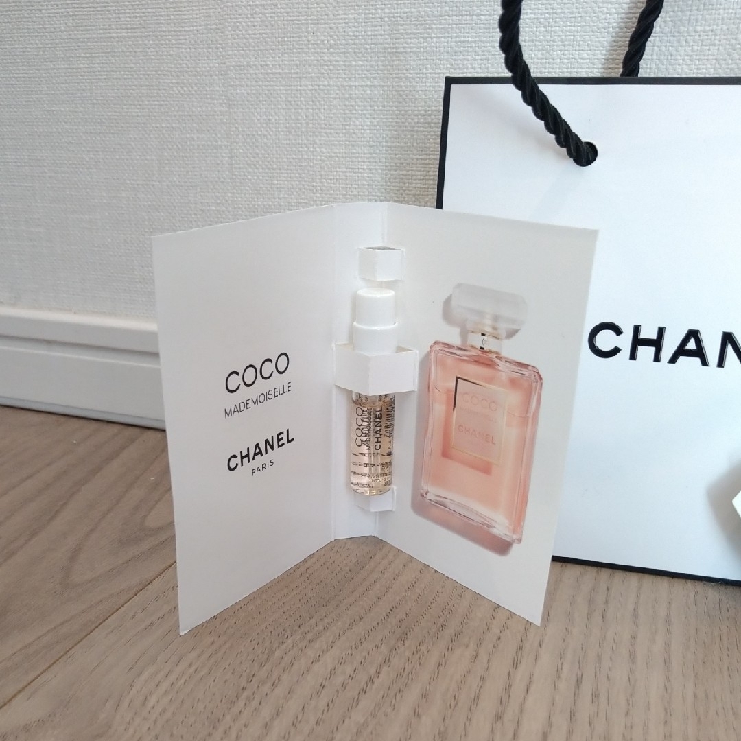 CHANEL(シャネル)のCHANEL　非売品ミラー ココマドモアゼルオードパルファム　1.5ml コスメ/美容の香水(香水(女性用))の商品写真