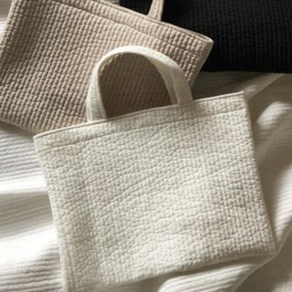 ピオヌンナル 【新品】 MILK WHITE(トートバッグ)