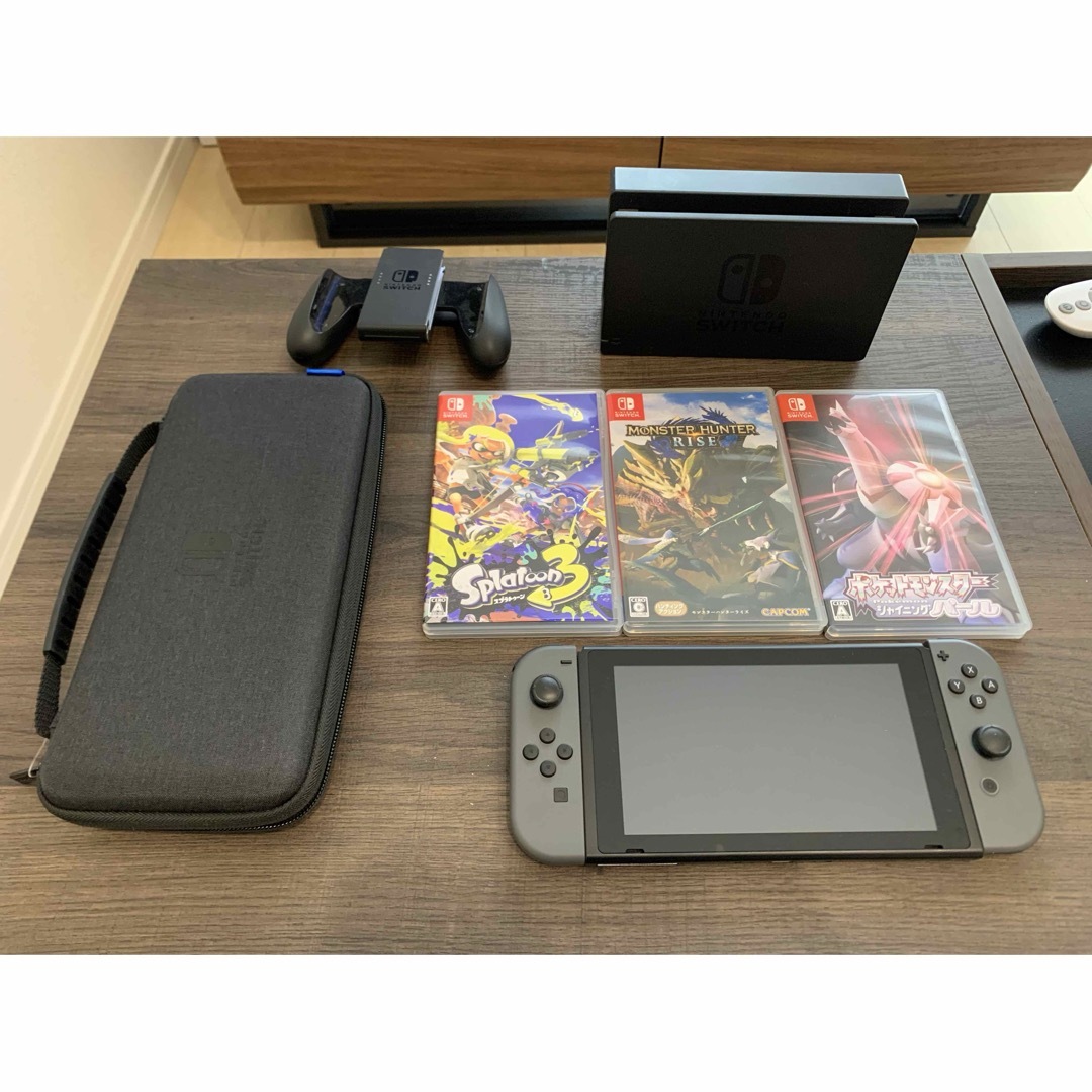 Nintendo Switch(ニンテンドースイッチ)のNintendo Switch Joy-Con (L) / (R) グレー エンタメ/ホビーのゲームソフト/ゲーム機本体(家庭用ゲーム機本体)の商品写真