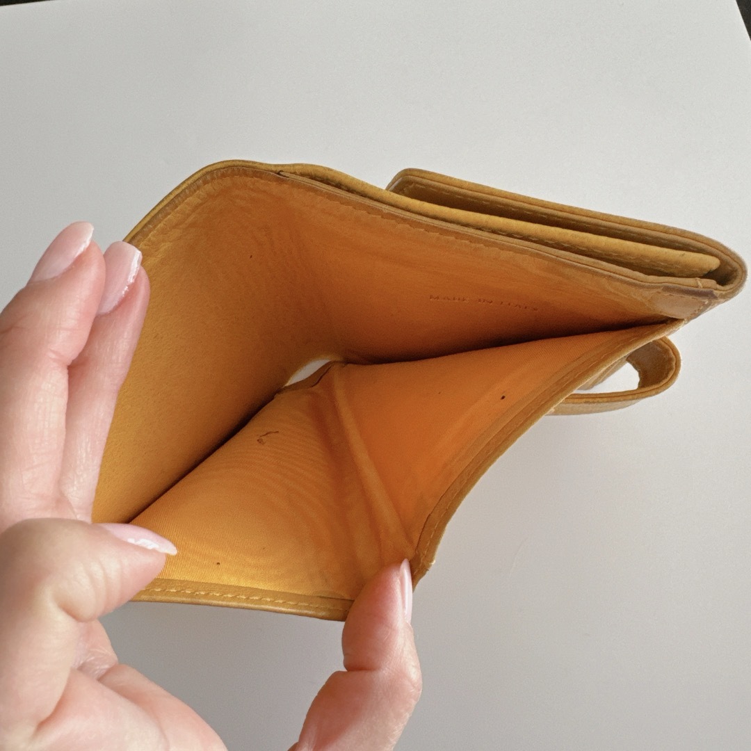 CHANEL(シャネル)のCHANEL シャネル 黄色 イエロー 二つ折り 財布 キャビアスキン CC レディースのファッション小物(財布)の商品写真