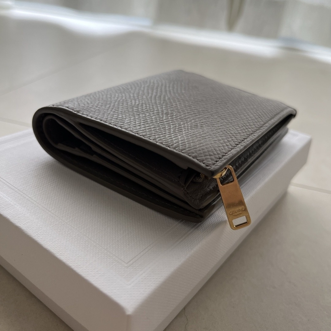 celine(セリーヌ)のCELINE セリーヌ コンパクトウォレット ペブル 二つ折り財布 レディースのファッション小物(財布)の商品写真