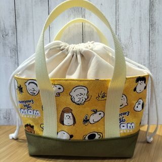 ピーナッツ(PEANUTS)のSNOOPY　黄　巾着トートバッグ　ミニバック　お弁当袋　ハンドメイド(バッグ)