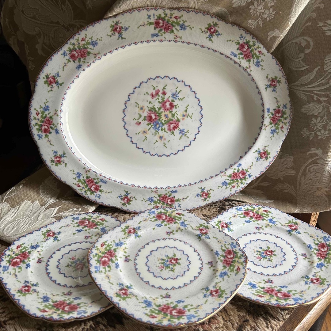 ROYAL ALBERT(ロイヤルアルバート)の英国製 Royal Albert Petit Point パーティセット インテリア/住まい/日用品のキッチン/食器(食器)の商品写真