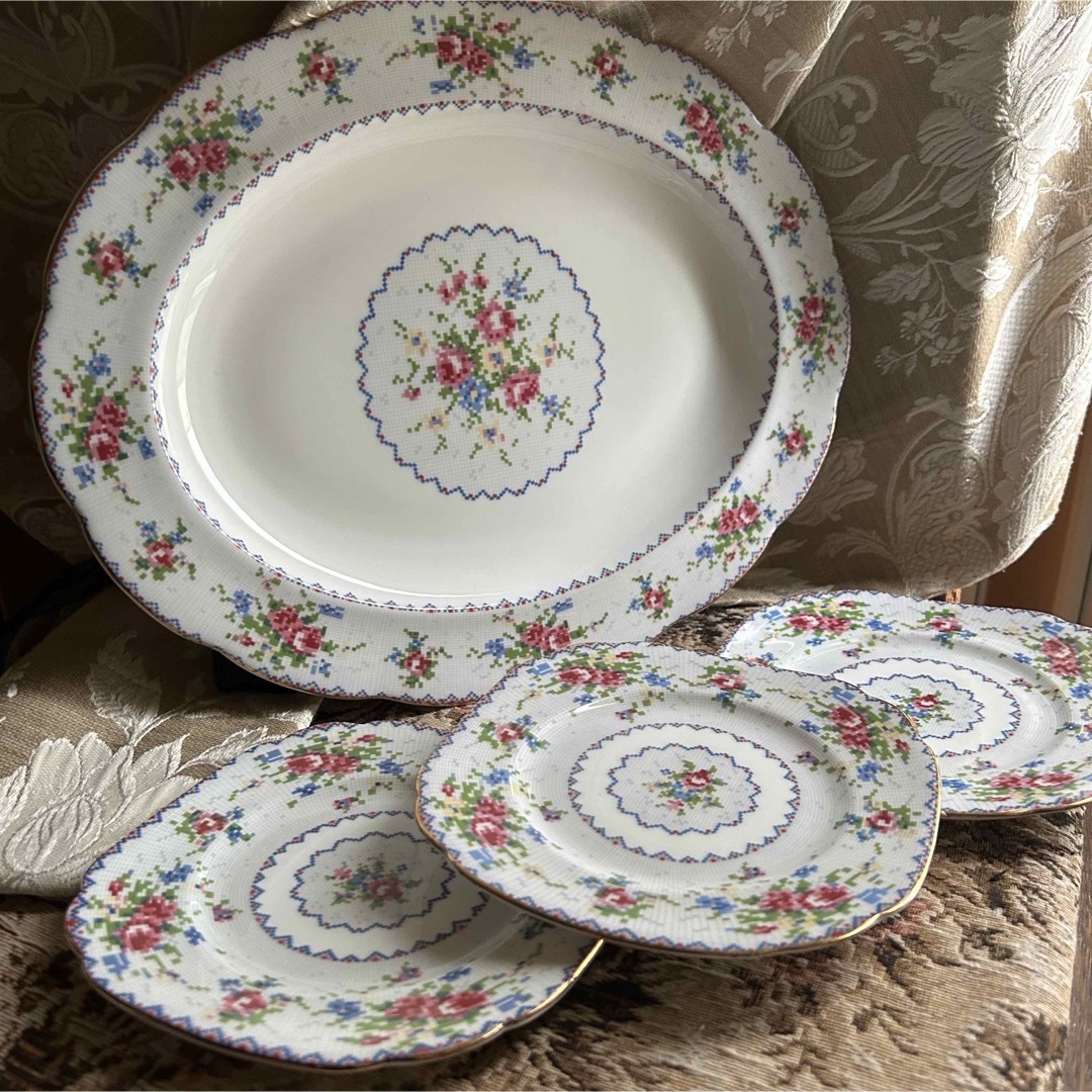 ROYAL ALBERT(ロイヤルアルバート)の英国製 Royal Albert Petit Point パーティセット インテリア/住まい/日用品のキッチン/食器(食器)の商品写真