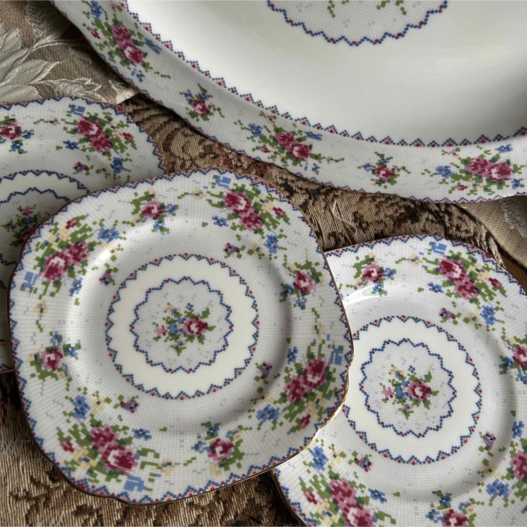 ROYAL ALBERT(ロイヤルアルバート)の英国製 Royal Albert Petit Point パーティセット インテリア/住まい/日用品のキッチン/食器(食器)の商品写真