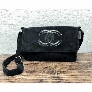 シャネル(CHANEL)の【新品未使用】CHANEL シャネル ショルダーバッグ　ブラック×黒ロゴ(ショルダーバッグ)