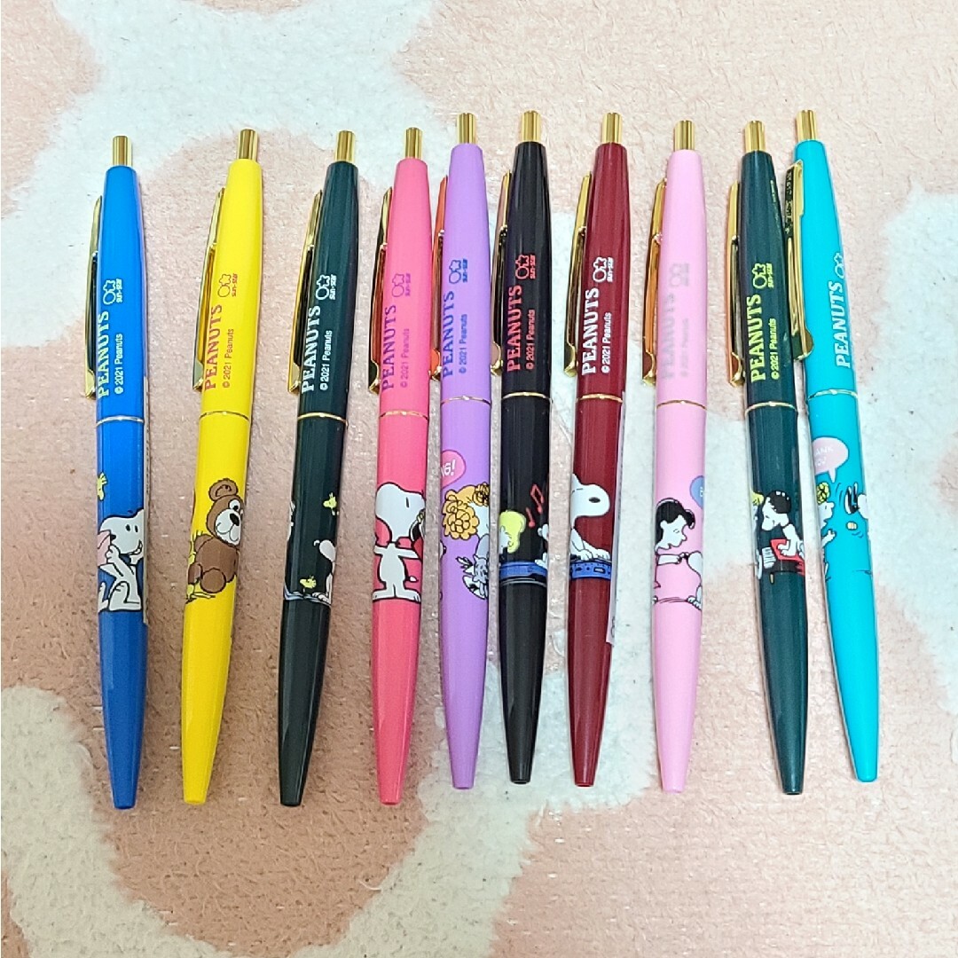 SNOOPY(スヌーピー)のスヌーピー　ボールペン　クリックゴールド BIC  文房具 筆記用具 インテリア/住まい/日用品の文房具(ペン/マーカー)の商品写真