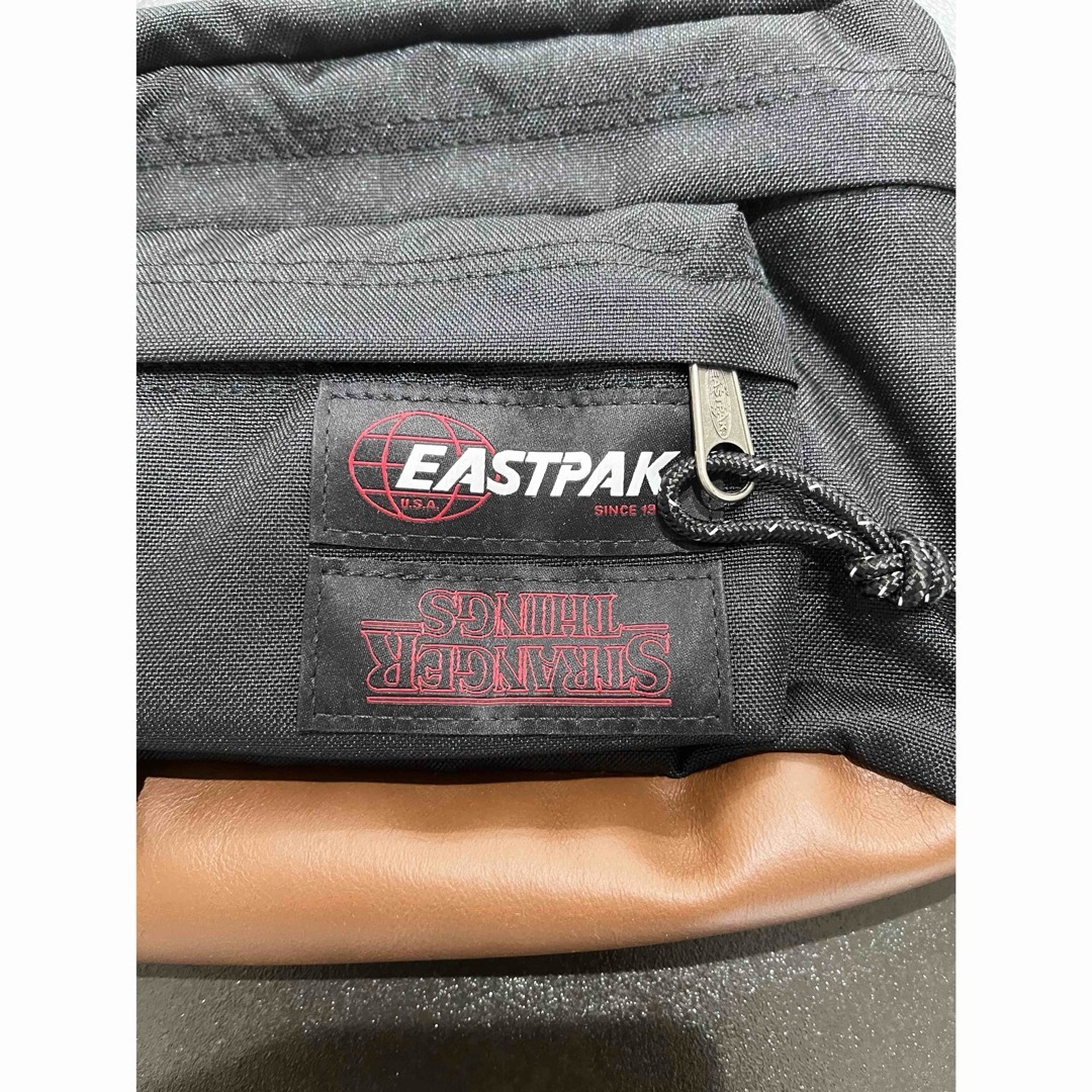 EASTPAK(イーストパック)の値下げ不可 eastpak ストレンジャーシングス ボディバッグ 国内未発売 メンズのバッグ(バッグパック/リュック)の商品写真