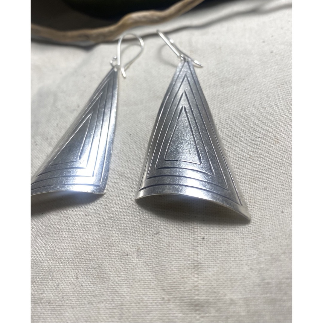 カレンシルバーピアス 三角 トライアングル カレンシルバー925 カレンシルバーピアス 三角 トライアングル カレンシルバー925