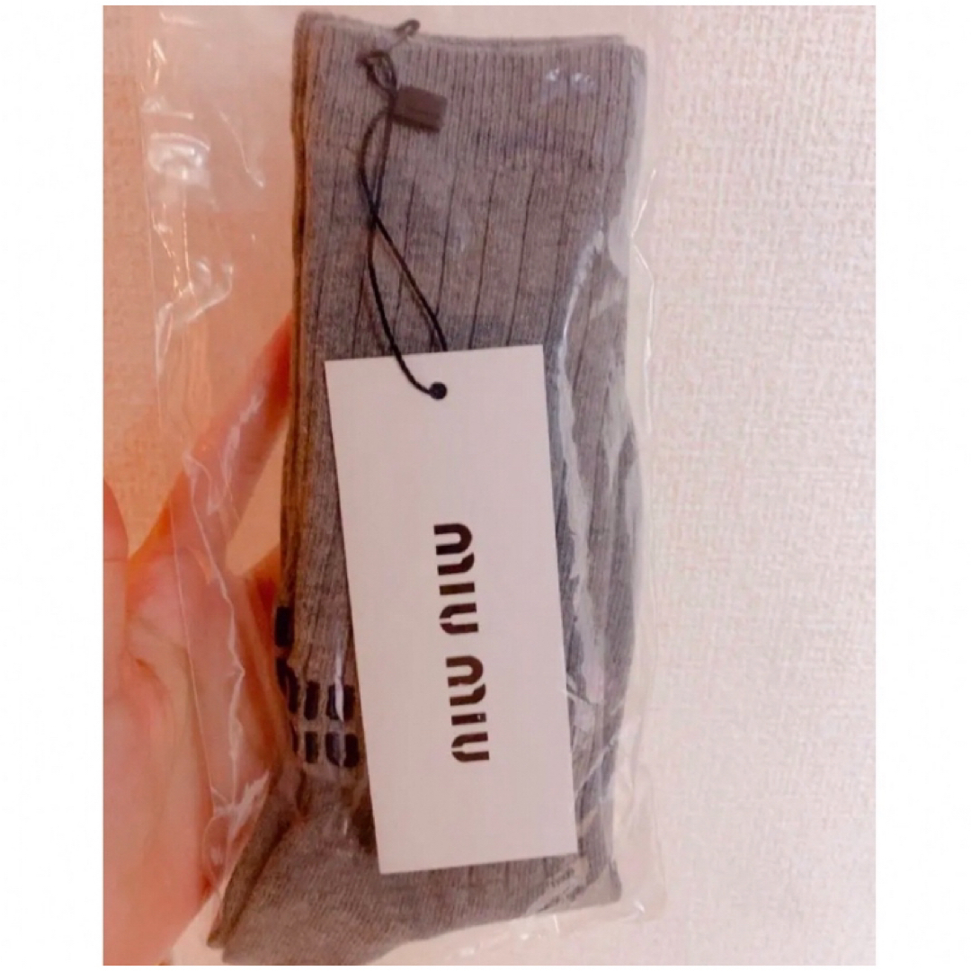 miumiu(ミュウミュウ)のミュウミュウ　靴下　グレー レディースのレッグウェア(ソックス)の商品写真
