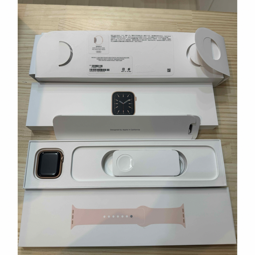 Apple Watch(アップルウォッチ)の中古美品Apple Watch MG123J/A 6世代GPS 40mmゴールド スマホ/家電/カメラのスマホ/家電/カメラ その他(その他)の商品写真