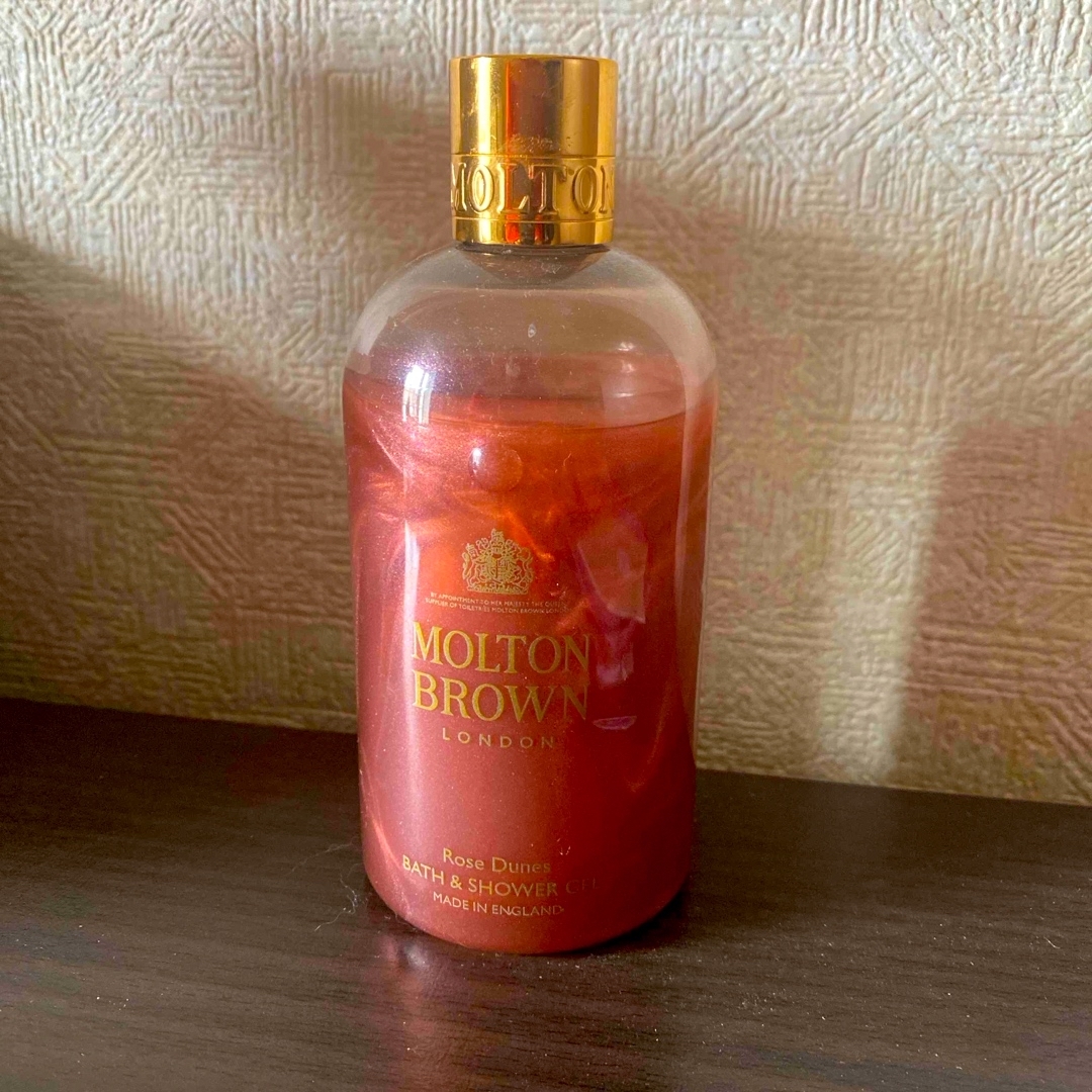 MOLTON BROWN(モルトンブラウン)のMOLTON BROWN【Rose Dunes】 コスメ/美容のボディケア(ボディソープ/石鹸)の商品写真