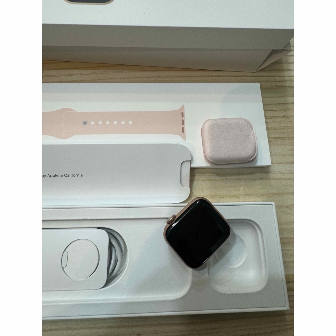 Apple Watch(アップルウォッチ)の中古美品Apple Watch MG123J/A 6世代GPS 40mmゴールド メンズの時計(腕時計(デジタル))の商品写真