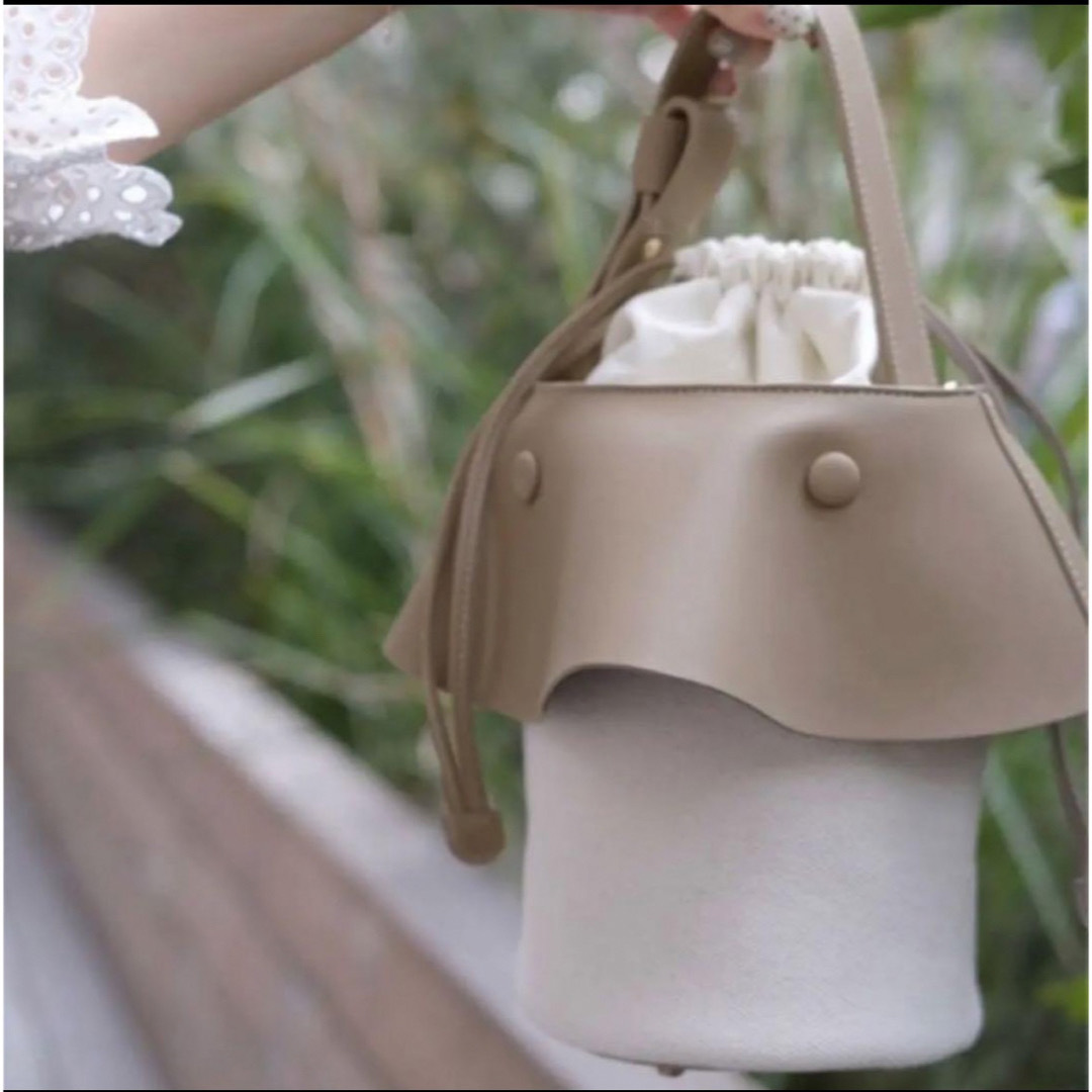 Donoban(ドノバン)の美品　ドノバン アキロン コラボ フリルキャンバスバッグ レディースのバッグ(ショルダーバッグ)の商品写真