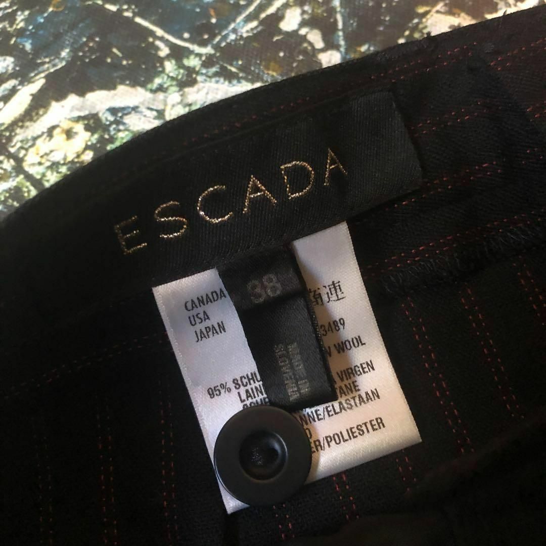 ESCADA(エスカーダ)の【美品】エスカーダ-ESCADA-ストライプテーパードパンツ サイズM レディースのパンツ(カジュアルパンツ)の商品写真