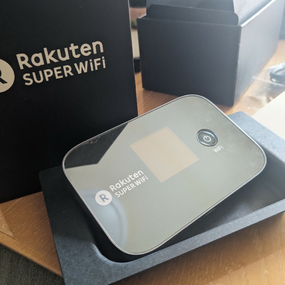 Rakuten(ラクテン)のRakuten SUPER WiFi RWD04LPaB10 GL04P(BK) スマホ/家電/カメラのスマートフォン/携帯電話(その他)の商品写真