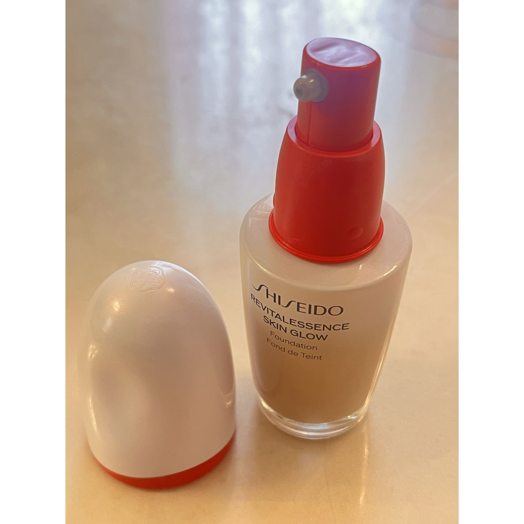 SHISEIDO (資生堂)(シセイドウ)のShiseido エッセンススキングロウファンデーション220 コスメ/美容のベースメイク/化粧品(ファンデーション)の商品写真