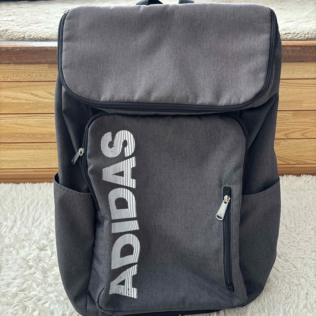 adidas(アディダス)のadidas リュック　大容量 レディースのバッグ(リュック/バックパック)の商品写真
