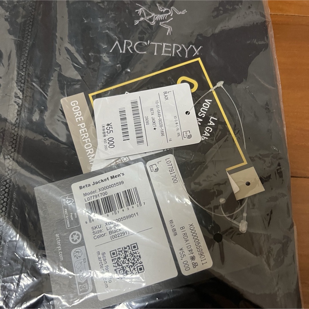 ARC'TERYX(アークテリクス)のARC’TERYX  アークテリクス ベータジャケット ブラック 新品未開封 メンズのジャケット/アウター(マウンテンパーカー)の商品写真