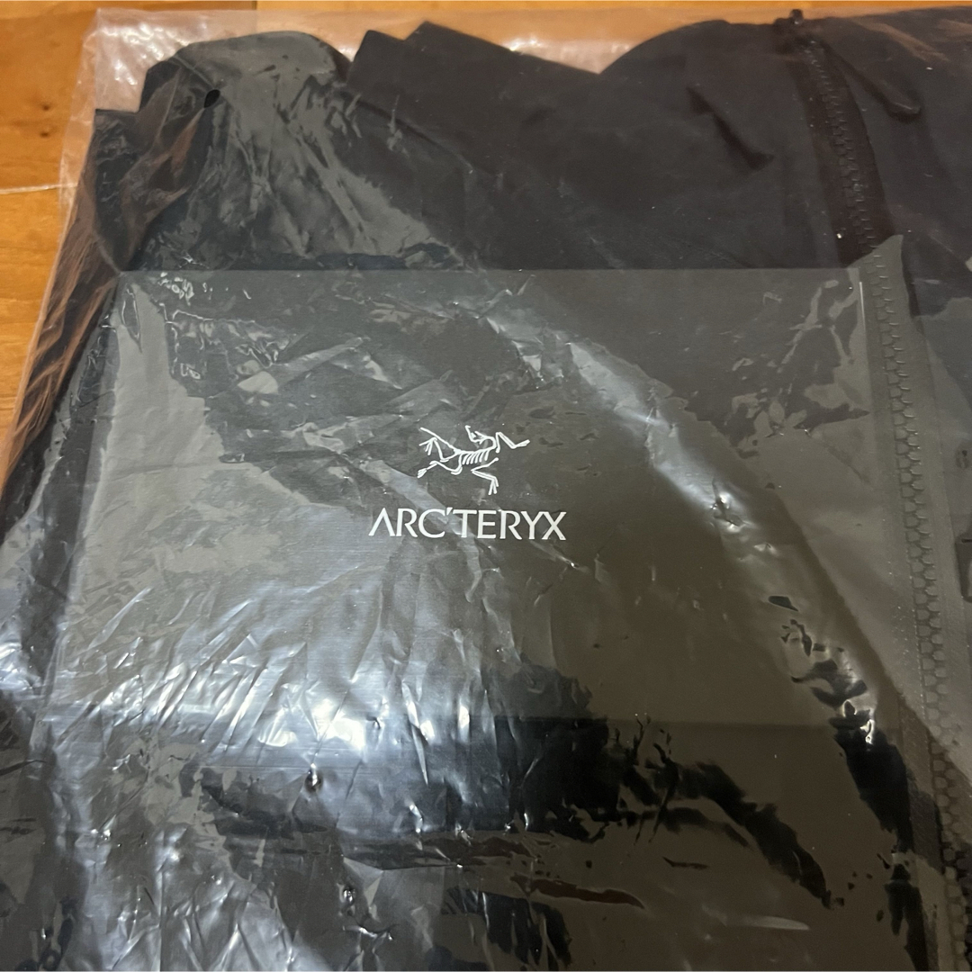 ARC'TERYX(アークテリクス)のARC’TERYX  アークテリクス ベータジャケット ブラック 新品未開封 メンズのジャケット/アウター(マウンテンパーカー)の商品写真