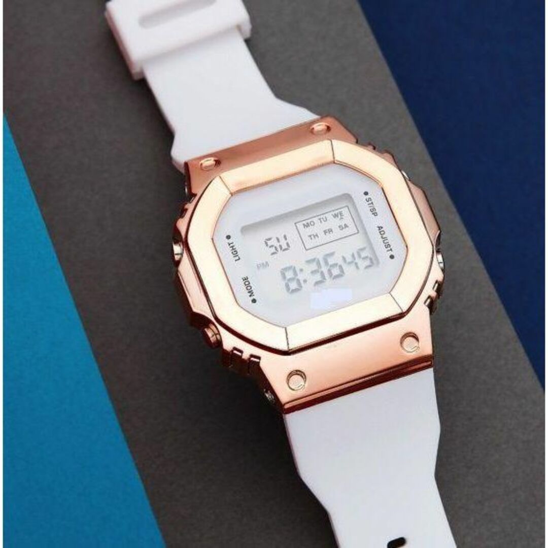 T0344 新品 スクエア デジタル 腕時計 男女兼用 白✖️ピンクゴールド メンズの時計(腕時計(デジタル))の商品写真