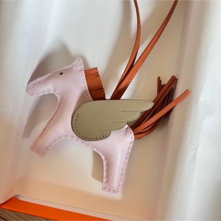 エルメス(Hermes)のHERMES ペガサス　希少品　新品　エルメス 新作　pm レアカラー(バッグチャーム)