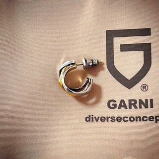 GARNI - ガルニ クロッケリー 3連 トリプルバンド ピアス コンビ シルバー ゴールド