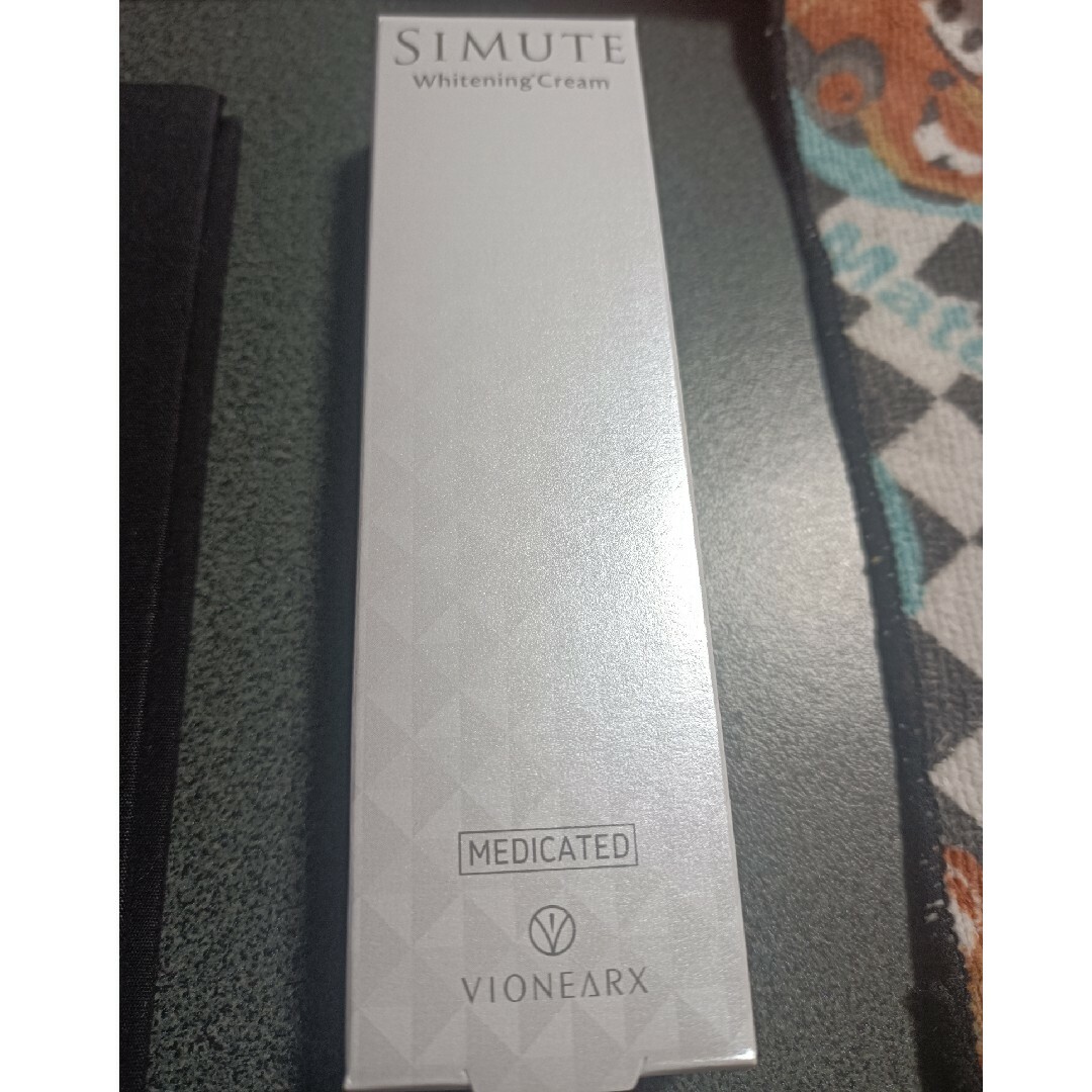 SIMUTE 30g 薬用ピュアホワイトクリームPRO コスメ/美容のスキンケア/基礎化粧品(フェイスクリーム)の商品写真