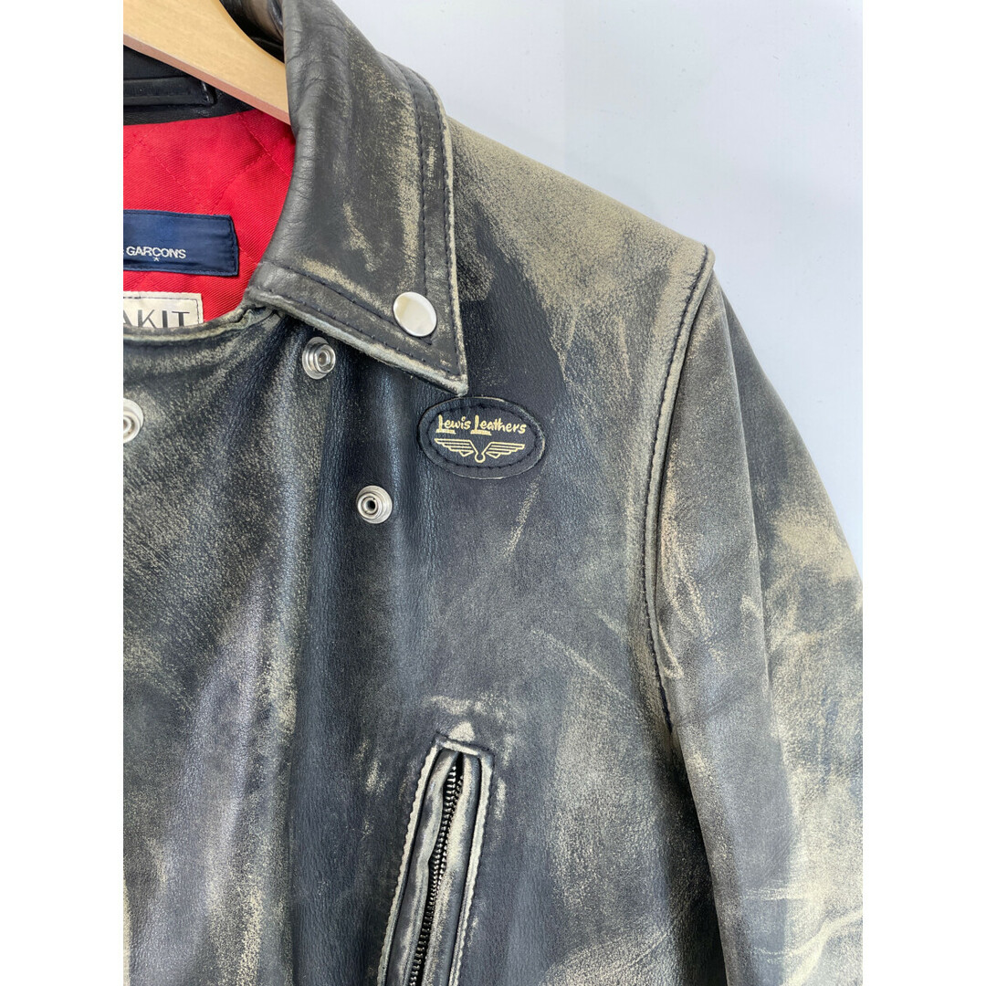 Lewis Leathers(ルイスレザー)のルイスレザー ｘCOMME des GARCONSコムデギャルソン【美品】2016AW KZ-J001 ダメージ加工 ダブルライダース 38 メンズのジャケット/アウター(ライダースジャケット)の商品写真