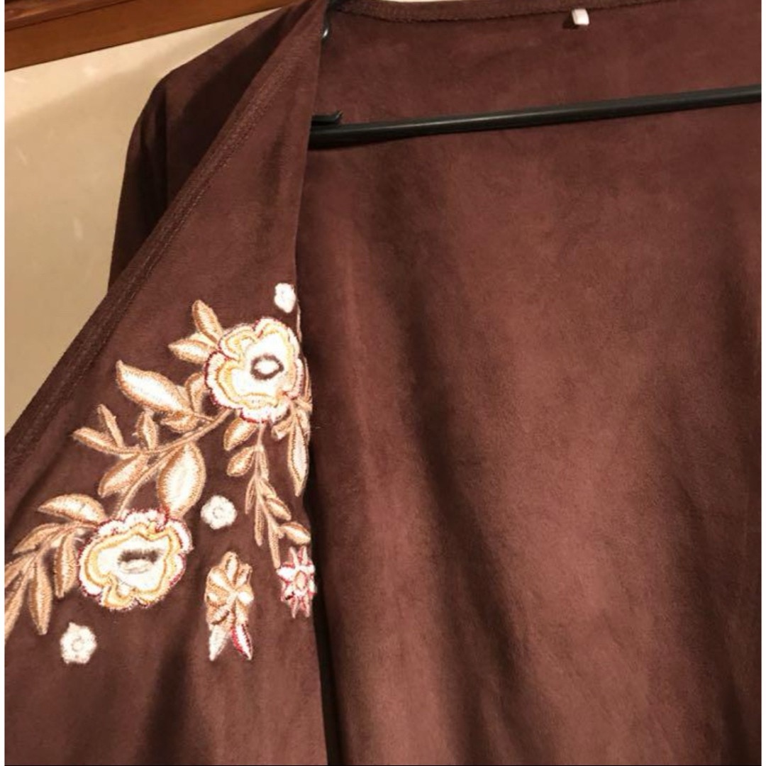 【最終SALE新品未使用】ベロアスエード調ボヘミアン刺繍ガウン レディースのジャケット/アウター(ガウンコート)の商品写真