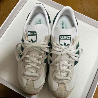 アディダス(adidas)のスニーカー(スニーカー)