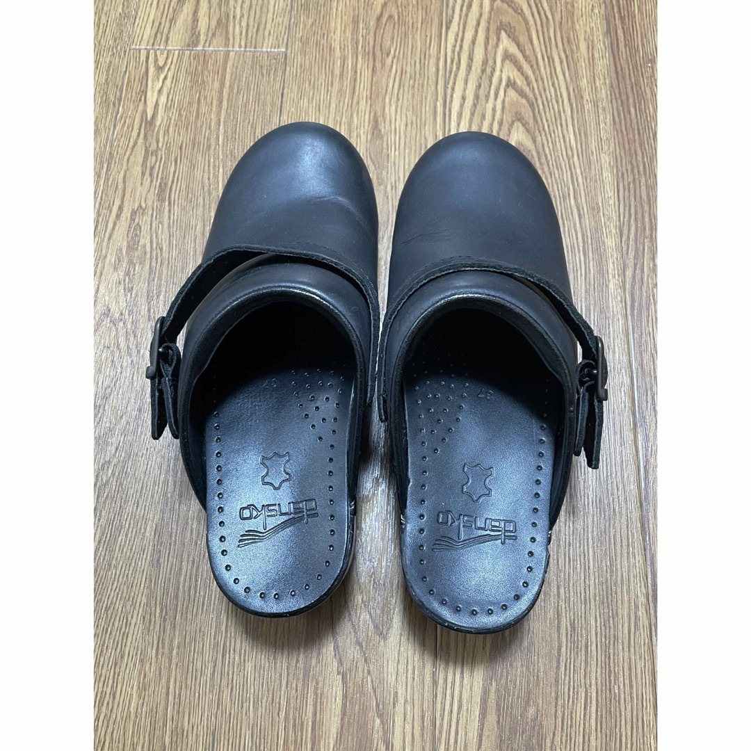 dansko(ダンスコ)の【状態良好】dansko Ingrid ブラックオイルド　37 レディースの靴/シューズ(スリッポン/モカシン)の商品写真